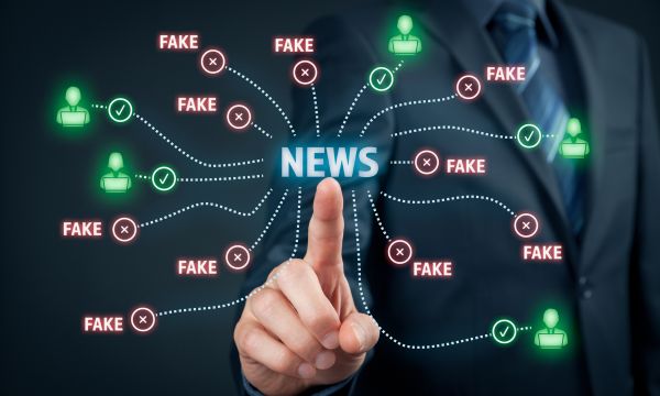 Cómo Identificar Noticias Falsas y Verificar la Información en Línea